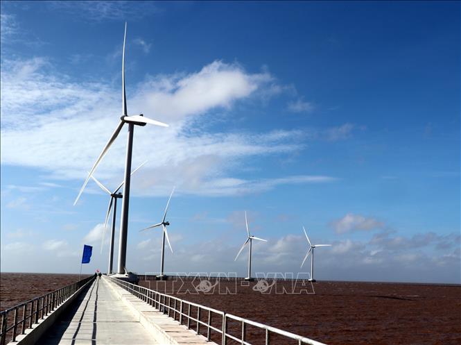 Các Tuabin điện gió của Nhà máy điện gió số 7 tại vùng ven biển thị xã Vĩnh Châu (tỉnh Sóc Trăng) đi vào hoạt động